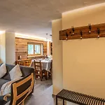 Les Crouses アパート *