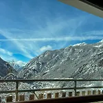 Les Crouses アパート